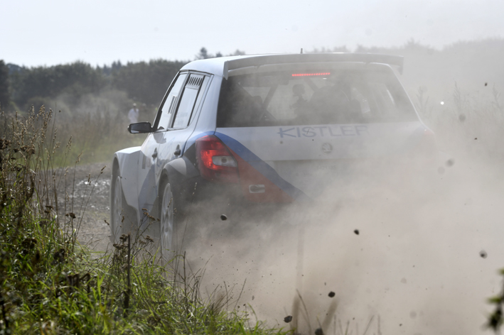 Steen Johansen og Claus Amstrup for fuld fart i deres 4-hjulstrukne Skoda Fabia S2000 på den anden af de ni hastighedsprøver i Suzuki Rally Sorø.
(Foto: specialpress@gmail.com)